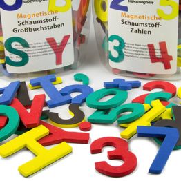 Cijfers of letters magnetisch set met magnetische tekens, van schuimstof, 4 kleuren gemengd