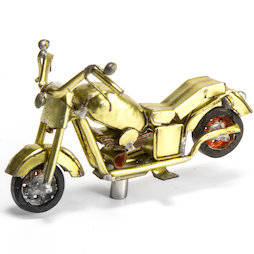 MCAR-01/motorbike, MadagasCAR, de petits véhicules faits à partir de vieilles boîtes de métal, moto