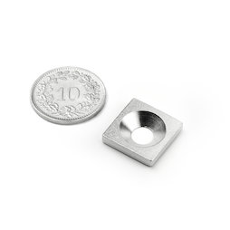 MC-15-15-03, Metalen plaatje met verzonken gat, 15 x 15 x 3 mm, als tegenstuk voor magneten, geen magneet!