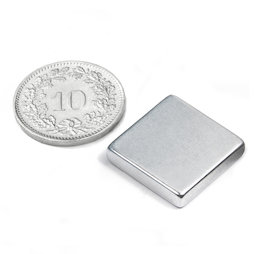 Q-18-18-04-Z, Parallélépipède magnétique 18 x 18 x 4 mm, néodyme, N45, zingué