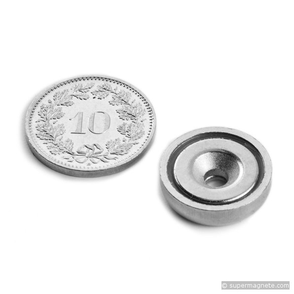 Magnete con base in acciaio con foro svasato Ø 16 mm